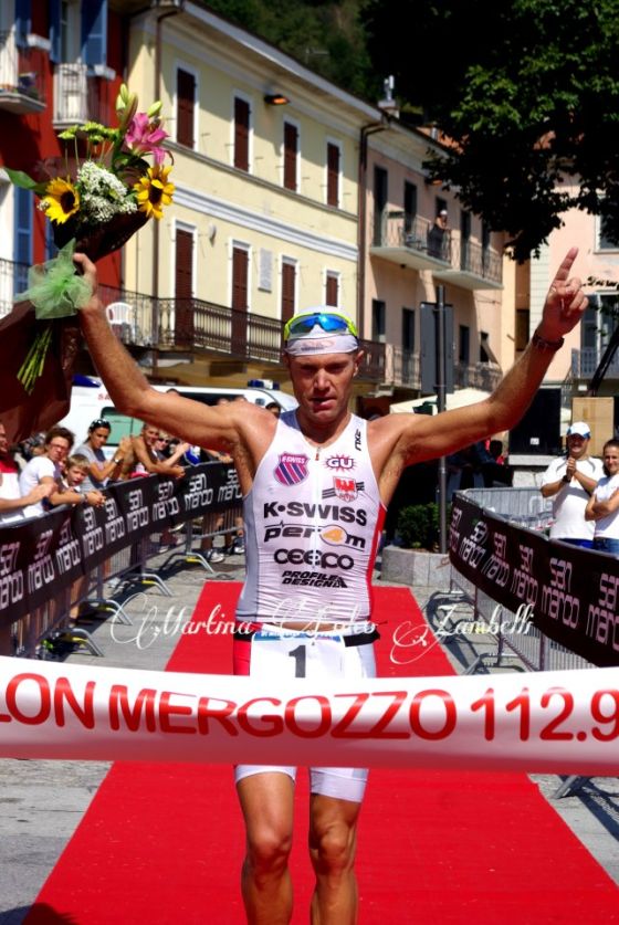 Massimo Cigana vince il Triathlon Internazionale di Mergozzo 2012 (Foto: Martina Folco Zambelli)