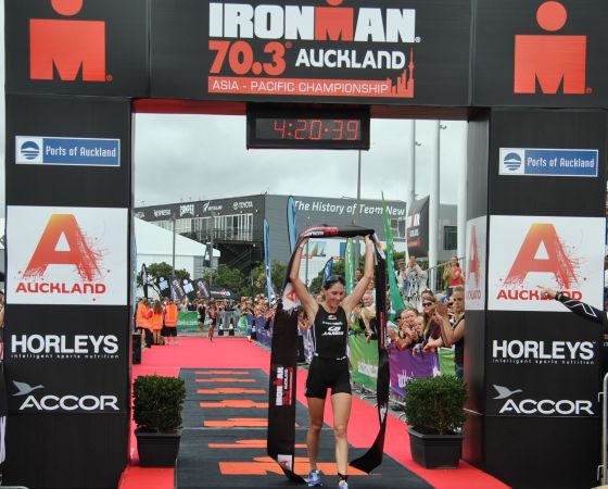 Annabel Luxford vince l'Ironman 70.3 Auckland
