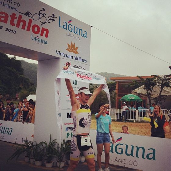 Massimo Cigana vince il triathlon Laguna Lang Co Vietnam