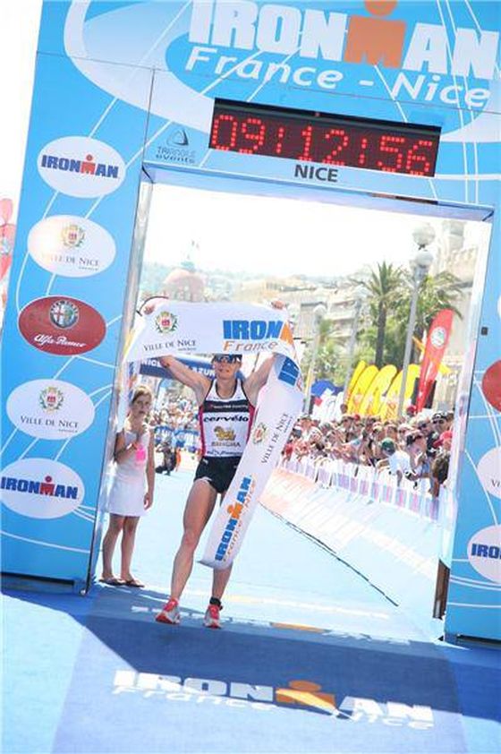 Mary Beth Ellis vince il suo primo Ironman France
