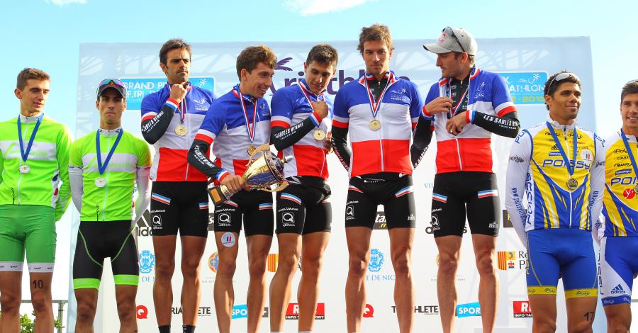 Il podio finale a squadre del Grand Prix France Triathlon 2013