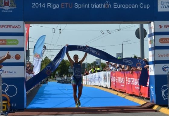 Il trionfo di Angelica Olmo all'ETU Riga Triathlon 2014