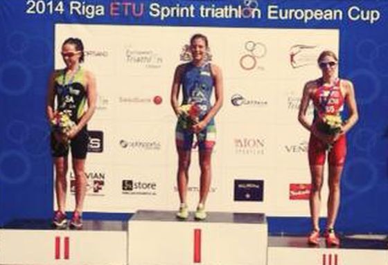 Il podio femminile dell'ETU Riga Triathlon 2014