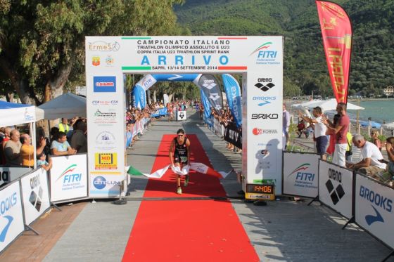 Il campione italiano di triathlon olimpico 2014 Alessandro Fabian