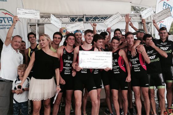 Il podio a squadre maschili del Grand Prix Triathlon 2014 a Lignano (Foto: FITri.it)