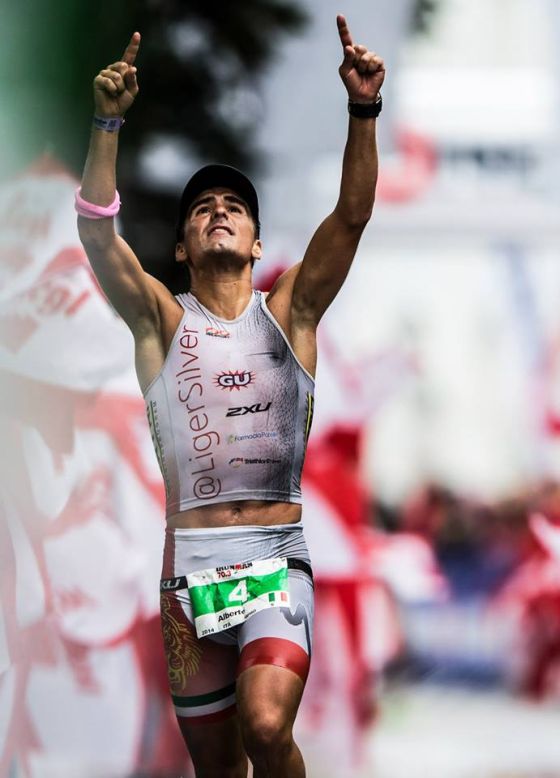 Alberto Casadei al traguardo dell'Ironman 70.3 Zell am See 2014