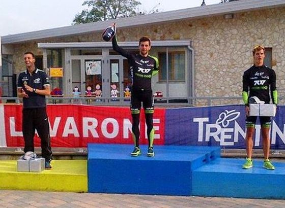 Il podio maschile del triathlon olimpico Tri Week Lavarone 2014