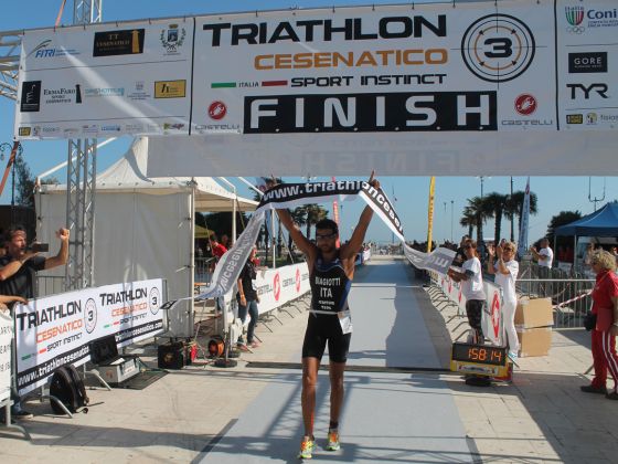 Manuel Biagiotti trionfa in solitaria al 1° Triathlon Città di Cesenatico