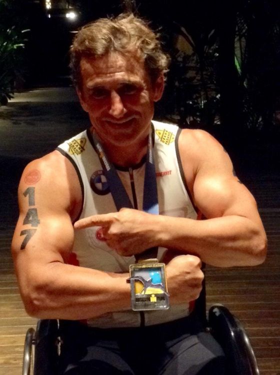 Alex Zanardi finisher all'Ironman Hawaii 2014
