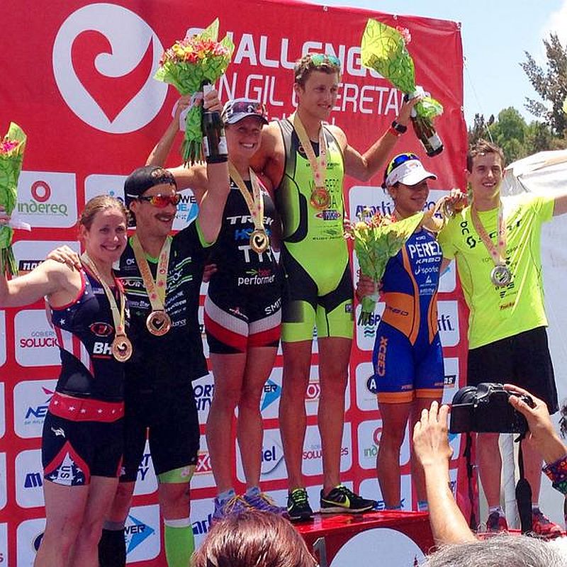 Il podio del triathlon 113 messicano Challenge San Gil 2015 vinto da Lauren Goss e Rodolphe Von Berg