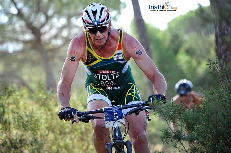 Al Mondiale di Cross Triathlon TNatura Sardegna 2015, il mitico Conrad "The Caveman" Stoltz ha preso parte alla sua ultima gara