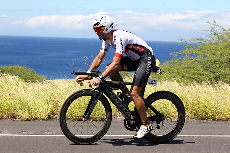 Alessandro Tomaiuolo durante i 180K bike dell'Ironman Hawaii 2015