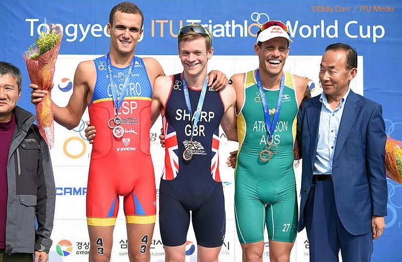 Il podio dell'ITU World Cup Triathlon Tongyeong 2015 vinto dal britannico Matthew Sharp