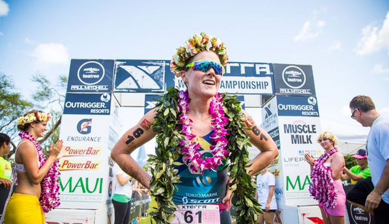Corona d'alloro e applausi per Flora Duffy che si conferma campionessa del mondo all'XTERRA Maui 2015