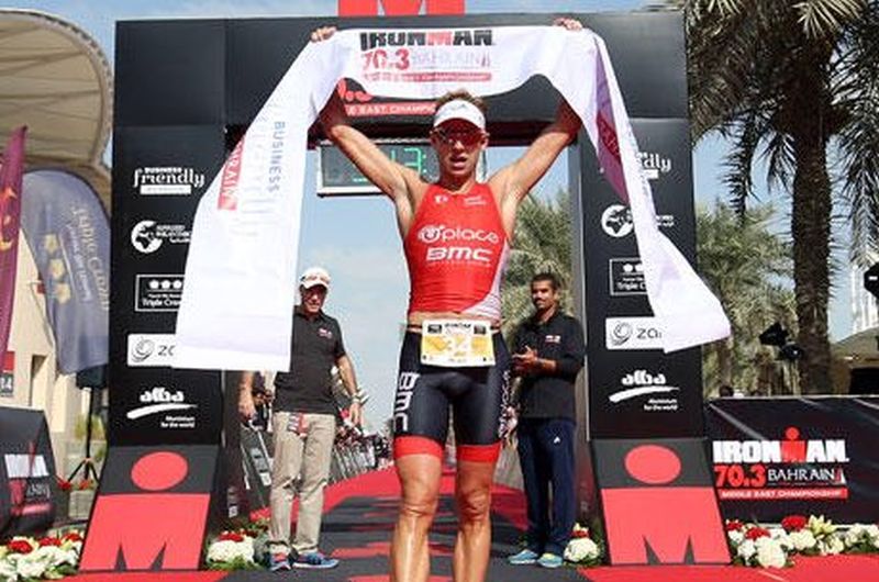 Il belga Bart Aernouts vince la prova maschile dell'Ironman 70.3 Bahrain 2015