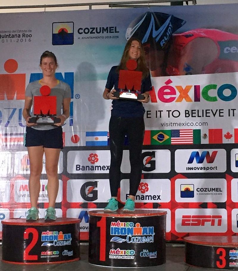 Federica De Nicola sale sul gradino più alto del podio di categoria dell'Ironman Cozumel 2015