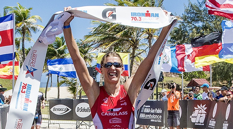 La felicità della belga Tine Deckers che il 20 marzo ha conquistato l'Ironman 70.3 Puerto Rico 2016