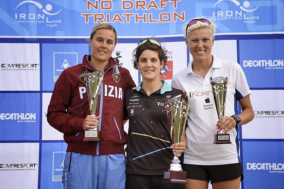 Il podio femminile dell'Ironlake Mugello Triathlon Olimpico No Draft 2016 vinto da Marta Bernardi