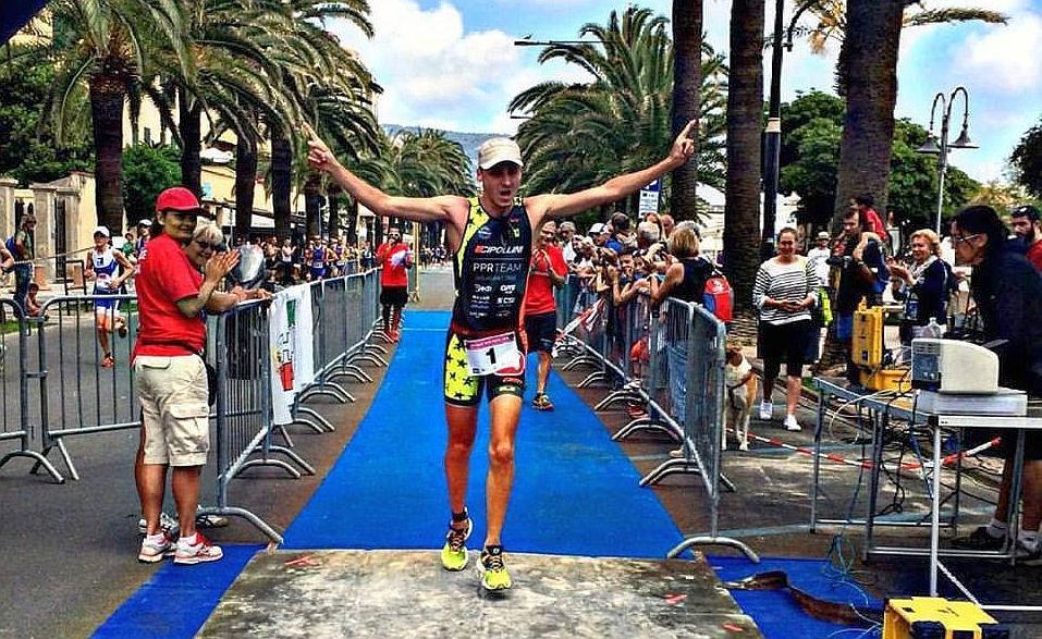 Elia Mozzachiodi trionfa al 16° Triathlon Città di Pietra Ligure
