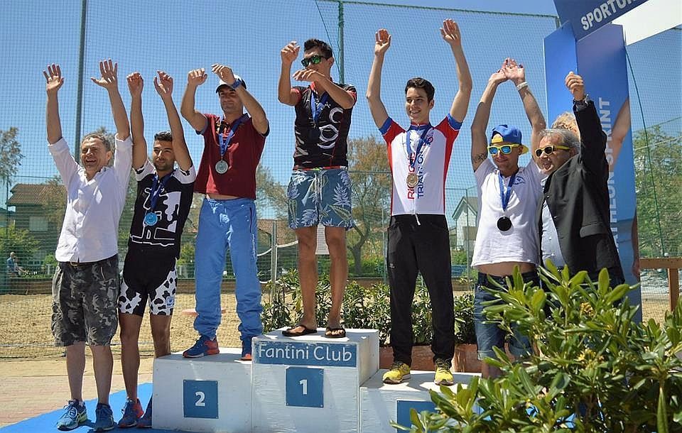 Il podio maschile dello Sportur Triathlon Cervia vinto da Luca Facchinetti (Foto: Giampaolo Villa)