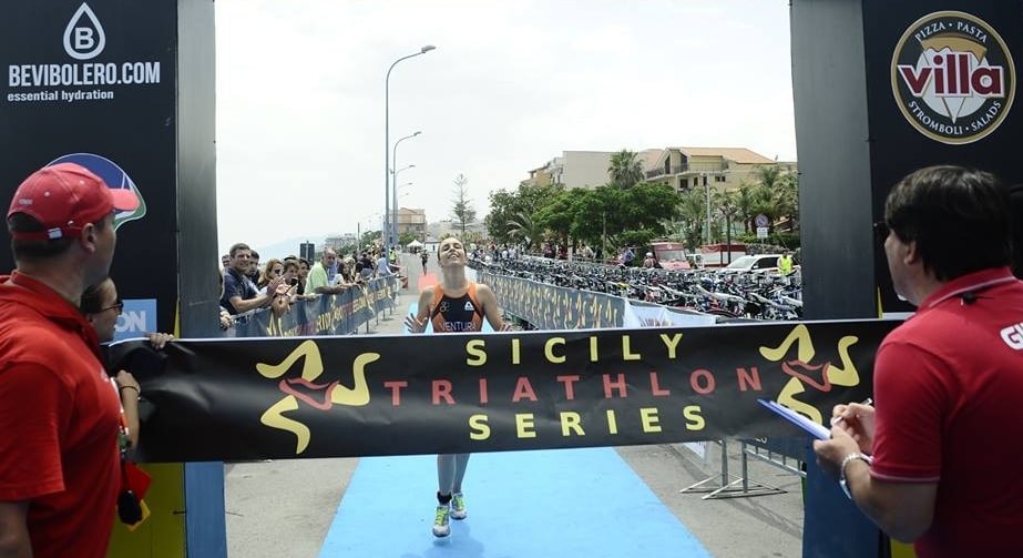 Cristina Ventura trionfa nella tappa di Ali Terme del Sicily Triathlon Series 2016