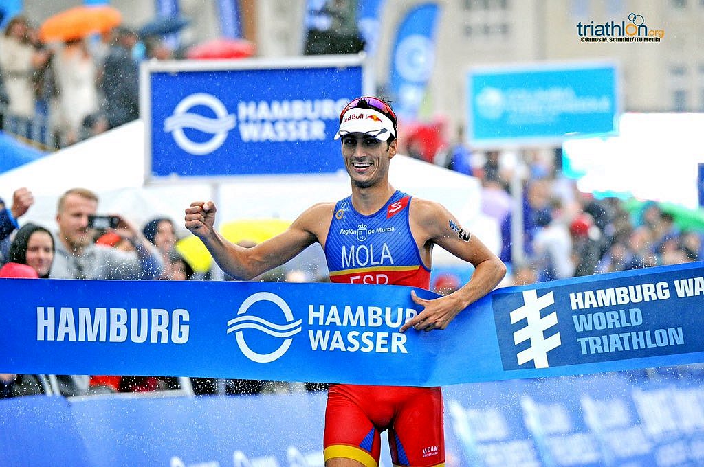 Lo spagnolo Mario Mola torna e vince l'ITU World Triathlon Hamburg 2016