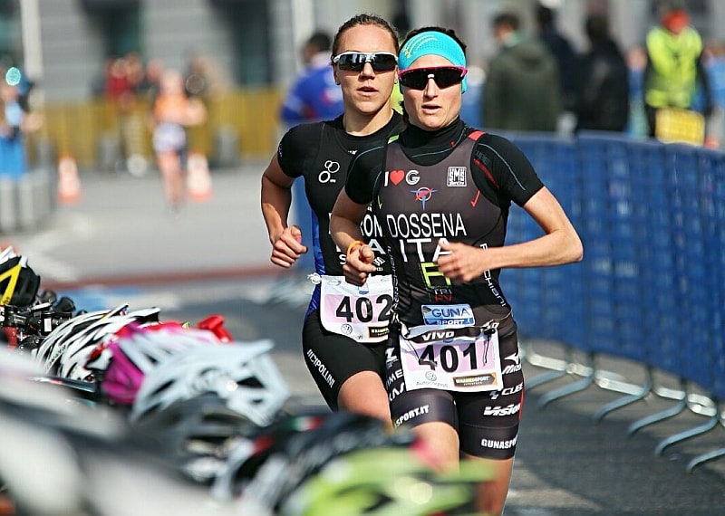 Sara Dossena e Giorgia Priarone nella prima frazione di corsa del Duathlon Città di Lecco 2017 (Foto: Marco Bardella)