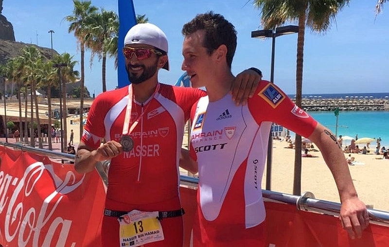 Lo Sceicco Nasser bin Hamad Al Khalifa, triatleta e fondatore del Bahrain Endurance Team, insieme con il "suo" Alistair Brownlee