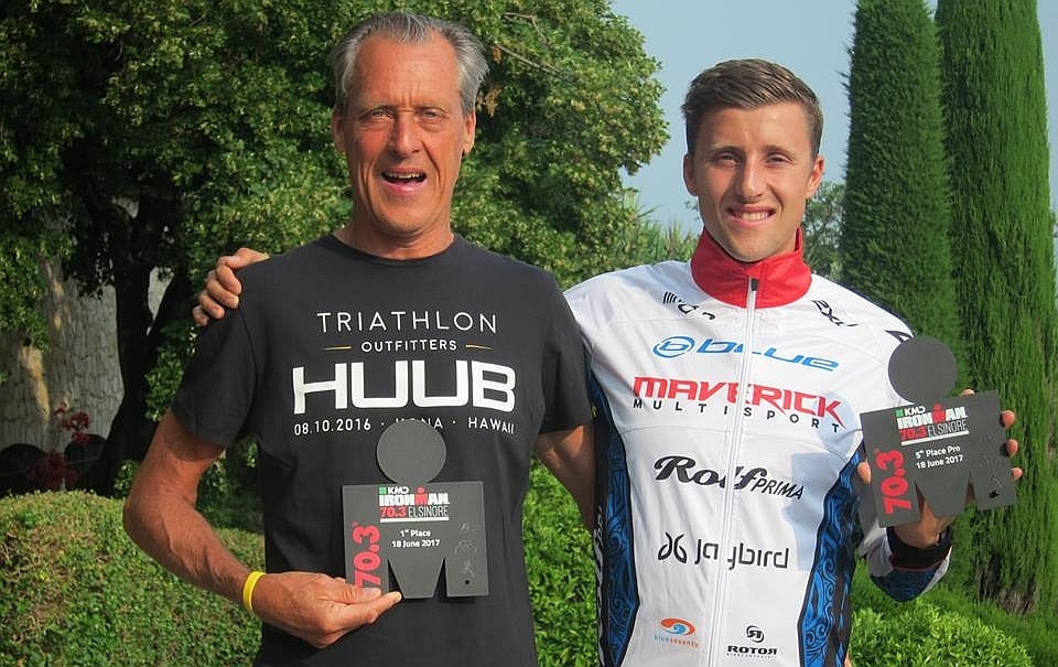 Rodolphe Von Berg padre e figlio con i loro trofei dell'Ironman 70.3 Elsinore European Championship