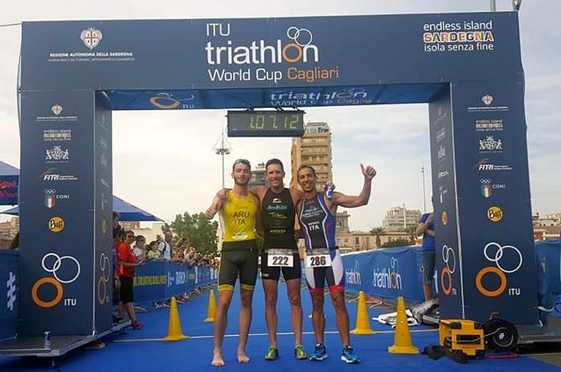 Il podio maschile del Triathlon Sprint open di Cagliari del 4 giugno 2017 vinto da Jim Thijs