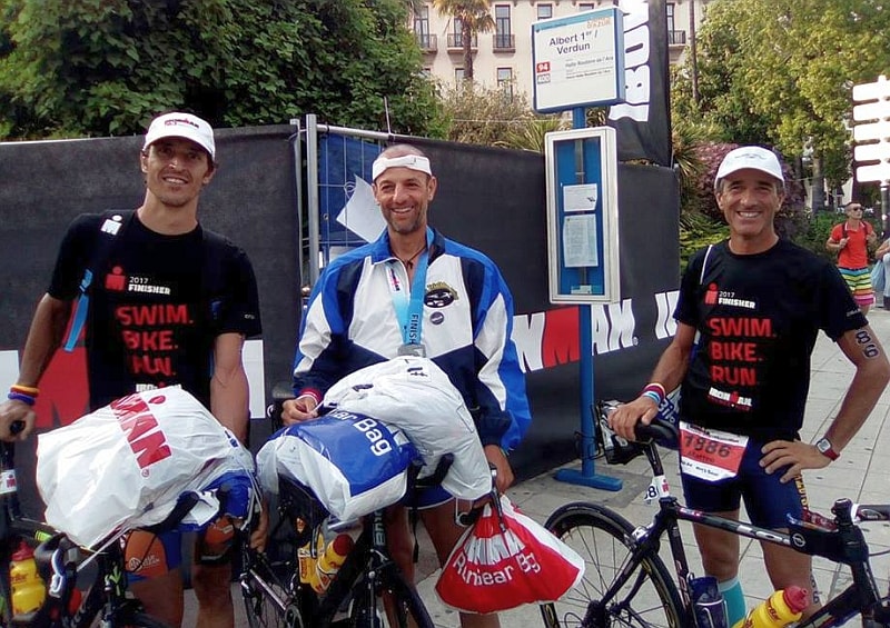 Christian Perera, al centro, è il più veloce della categoria M50 all'Ironman France 2017