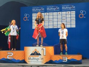 Il podio femminile Junior dell'ITU Penticton Cross Triathlon World Championship 2017: Holly Henry, Bridget Theunissen e Marta Menditto (Foto ©FITri)