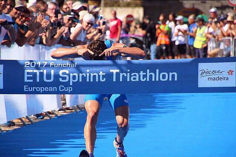 L'azzurro Delian Stateff incorna il traguardo dell'ETU Cup Triathlon Sprint Funchal 2017