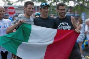 Uno a fianco all'altro, alla Parata delle Nazioni dell'Ironman Hawaii 2017, ecco i 3 PRO azzurri: da sinistra, Alessandro Degasperi, Daniel Fontana e Giulio Molinari
