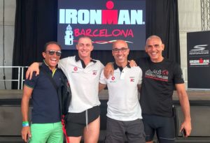Gianfranco Mione con (da sinistra) Giorgio Lecca, Magno Cristiani e Fabrizio Frediani, tutti e quattro finisher all'Ironman Barcelona 2017