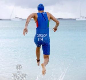 C'è anche l'Italia nell'albo d'oro del The Island House Triathlon 2017: Tim Cosulich è primo tra i non professionisti (Foto ©The Island House Triathlon)