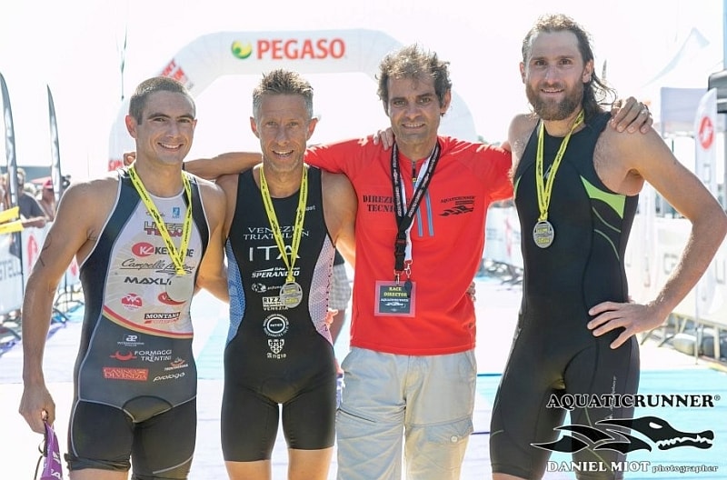 Da sinistra, i protagonisti di Aquaticrunner 2017: Francesco Cauz, il neo campione italiano Massimo Guadagni, il "creatore" Matteo Benedetti e l'ironman tedesco Faris Al-Sultan