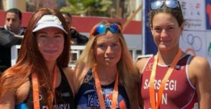 Il podio femminile dell'ATU Triathlon Sprint corso a Sharm El Sheikh sabato 31 marzo 2018: Yuliya Yelistratova (1^), Kseniia Levkovska (2^) e Noémi Sárszegi (3^)