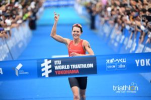Flora Duffy è salita sul gradino più alto del podio all'ITU World Triathlon Yokohama 2018 (Foto ©Delly Carr / ITU Media)