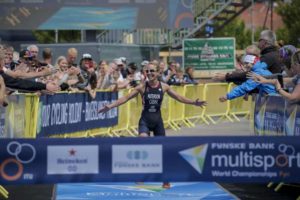 La britannica Lesley Paterson vince il Mondiale di Cross Triathlon 2018, a Fyn, in Danimarca (Foto ©ITU Media / Wagner Araujo)
