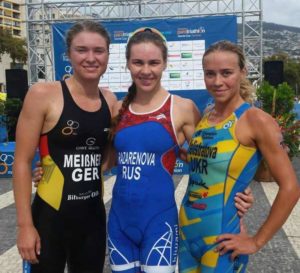 La russa Alexandra Razarenova si aggiudica la finale dell'ETU Sprint Triathlon European Cup a Funchal (POR) davanti alla tedesca Lena Meißner e all'ucraina Yuliya Yelistratova.
