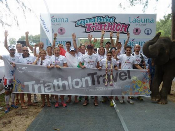Il gruppo Triathlontravel al Laguna Phuket Triathlon 2012