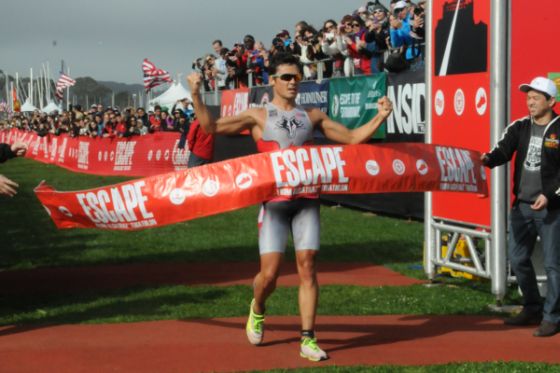 Javier Gomez vince l'Escape Fom Alcatraz Triathlon