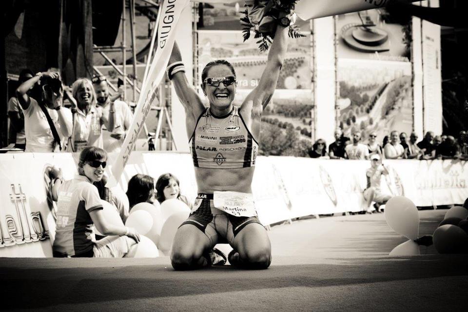 L'arrivo vincente di Martina Dogana all'Ironman 70.3 Italy 2011