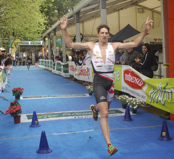 Karl Shaw vince il 22° Triathlon di Andora