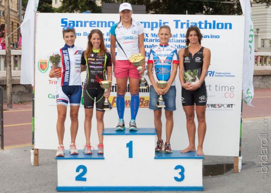 Il podio femminile del Sanremo Olympic Triathlon 2013
