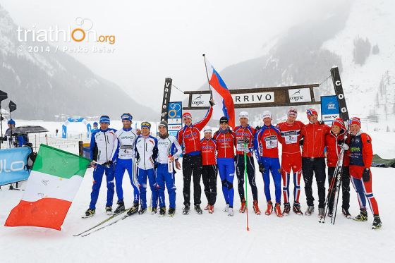 Il podio a squadre del Mondiale ITU Winter Triathlon di Cogne 2014