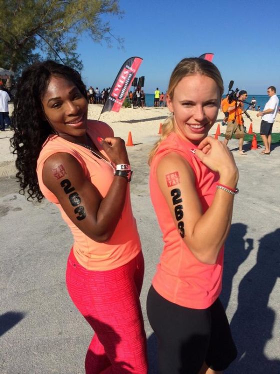 Serena Williams e Caroline Wozniacki hanno partecipato all'UWC Bahamas Triathlon 2014 nella prova a staffetta