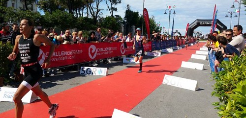 Michela Menegon corre al traguardo del Challenge Rimini 2015 e conquista il titolo europeo di triathlon medio