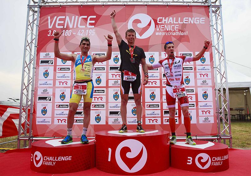 Il podio maschile del Challenge Venice 2016 vinto dall'olandese Dirk Wijnalda